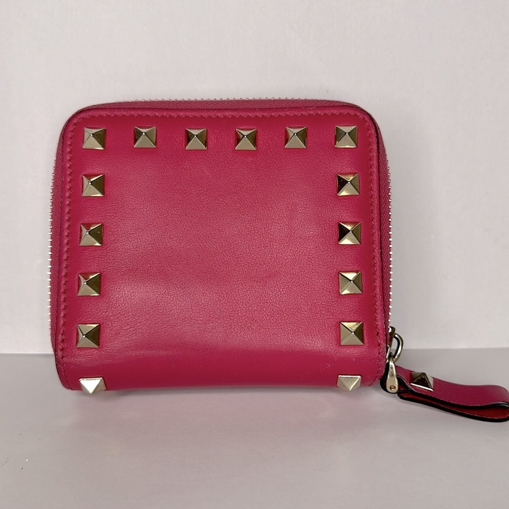 15 Valentino Garavani Hot Pink Stud Bi-fold Leather Wallet